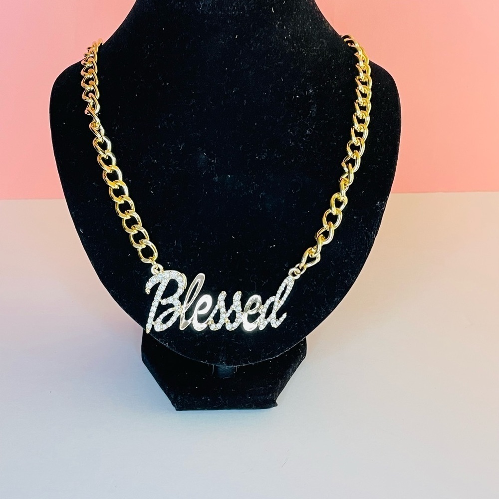 J. ELISE BOUTIQUE GOLD CRYSTAL PENDANT CHAIN LINK NECKLACE AND EARRING SET